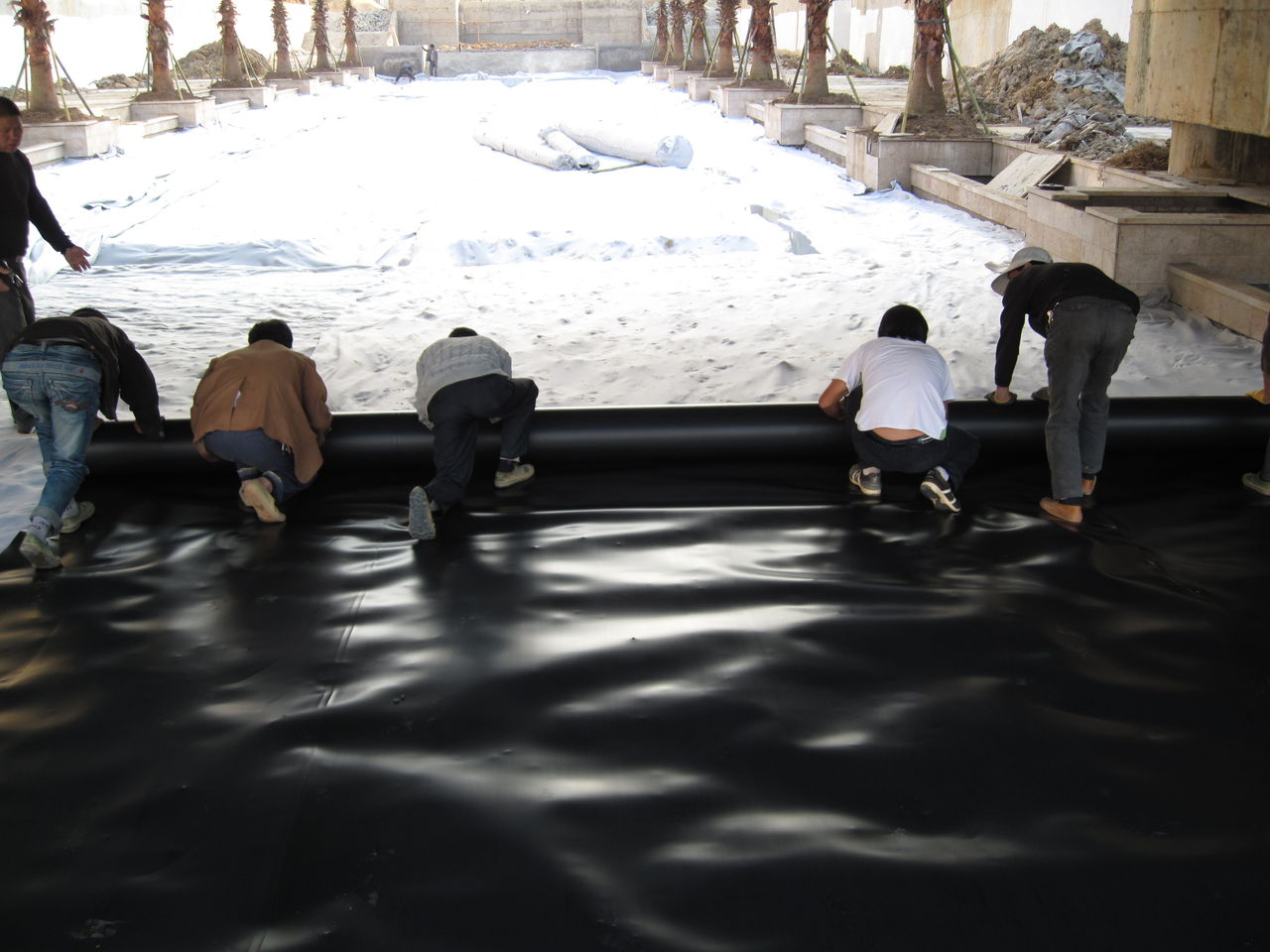 壩坡防浪護坡土工膜施工過程 土工膜價格貴嗎？