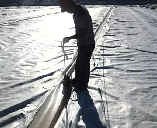 防滲膜的施工特點相應(yīng)的監(jiān)督檢查重點在哪?